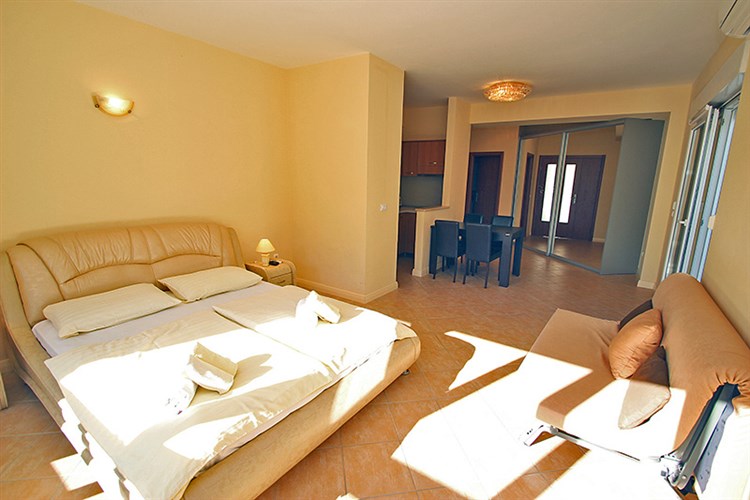 Apartmány Astra a Pinija