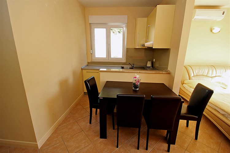 Apartmány Astra a Pinija