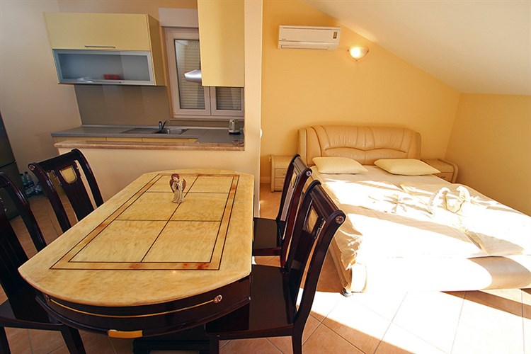 Apartmány Astra a Pinija