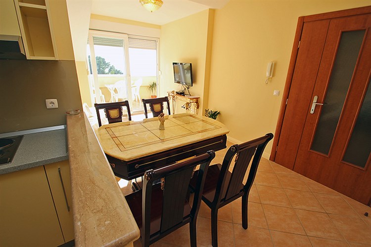 Apartmány Astra a Pinija