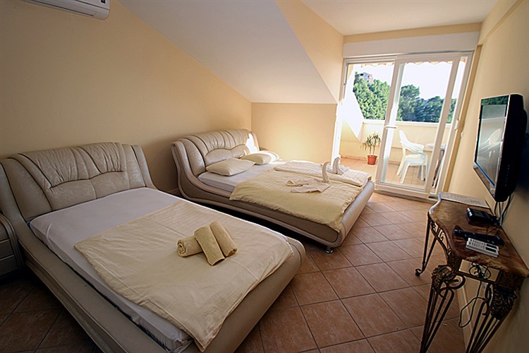 Apartmány Astra a Pinija