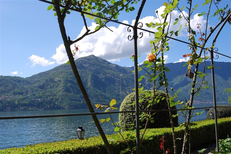 Itálie – kvetoucí zahrady italských alpských jezer