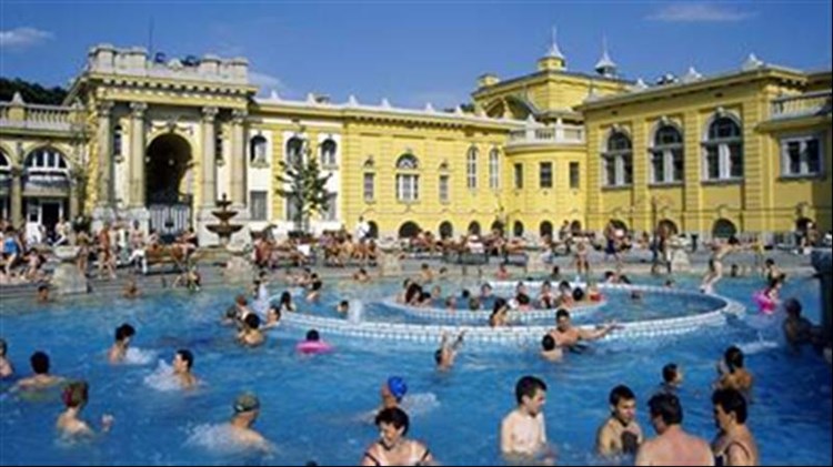 Budapešť s Parlamentem a relaxace v termálních lázních