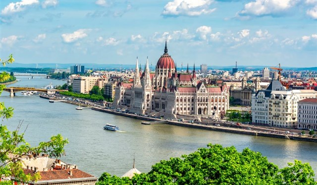 Maďarsko - Budapešť s Parlamentem a relaxace v termálních lázních  