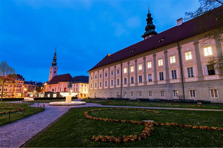 KRÁSY KORUTAN Alpské štíty, ledovce, jezera, hrady a města jižního Rakouska