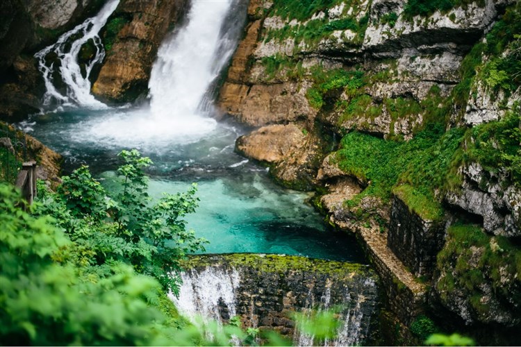 SLOVINSKO - jezera, vodopády, hory, jeskyně, hrady a města