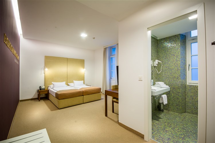 Lázně Rimske Terme - Hotel Zdraviliški Dvor