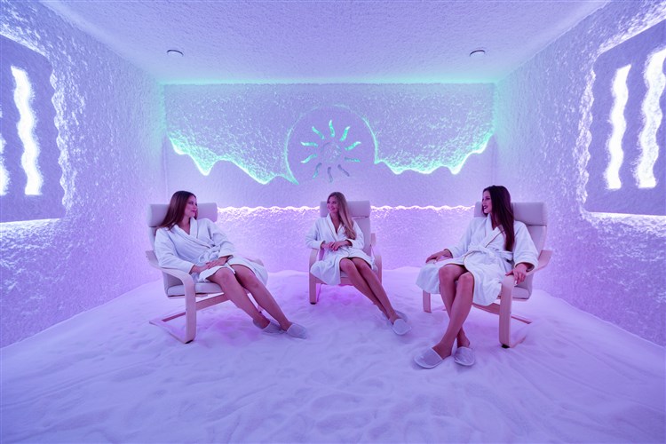 Lázně Rimske Terme - Hotel Zdraviliški Dvor