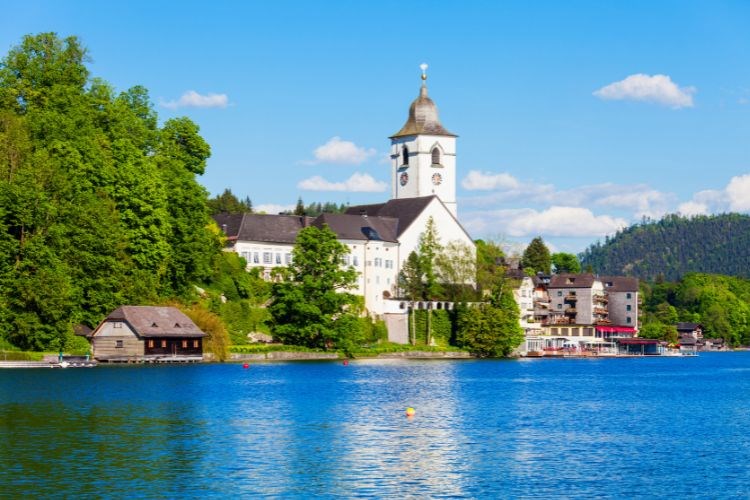 Jezera a města Solné komory