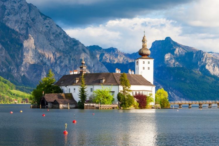 Jezera a města Solné komory