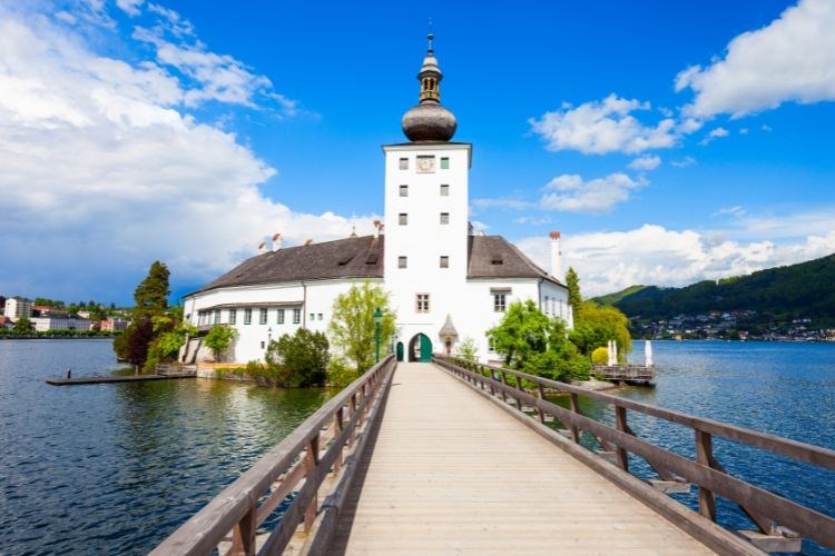 Jezera a města Solné komory