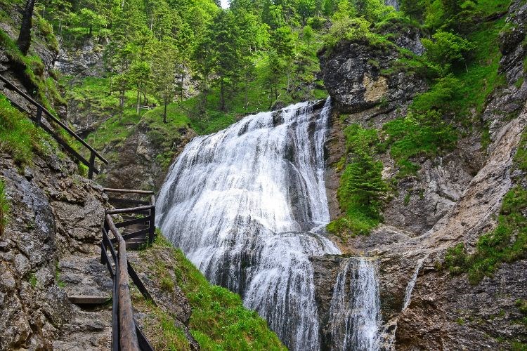 Hochkar a soutěska Wasserlochklamm – alpské výhledy a vodopády Dolního Rakouska