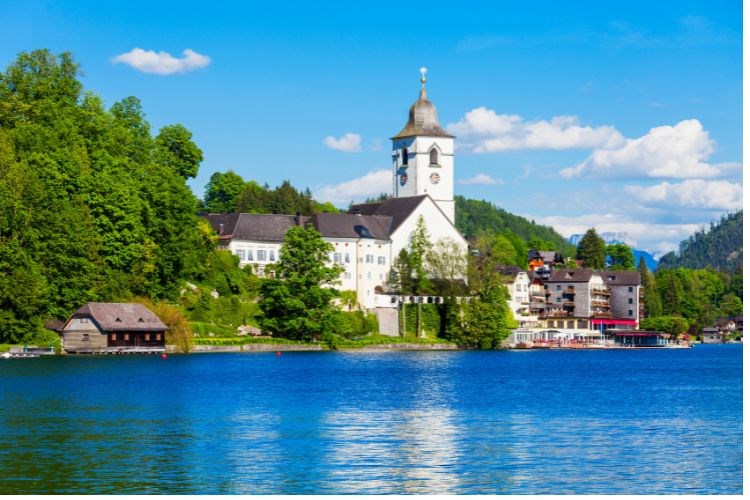 Wolfgangsee – jedno z nejkrásnějších jezer Solné komory a výjezd historickou železnicí