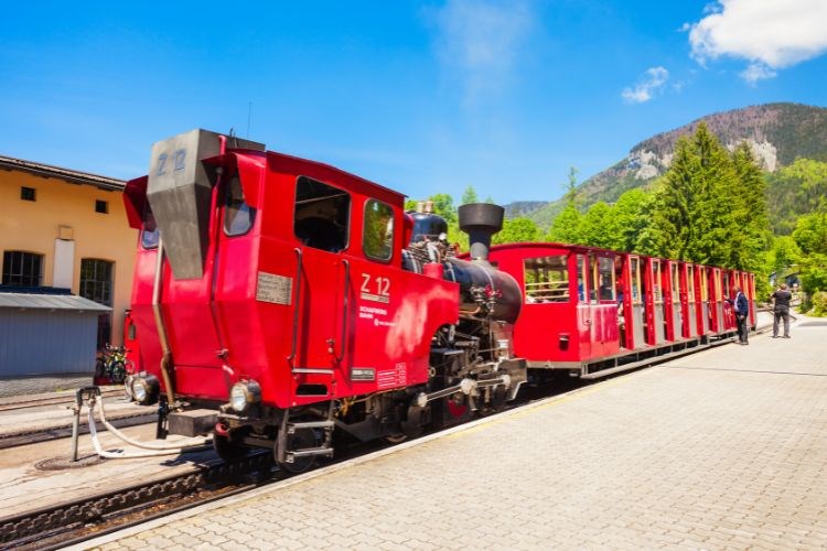Wolfgangsee – jedno z nejkrásnějších jezer Solné komory a výjezd historickou železnicí