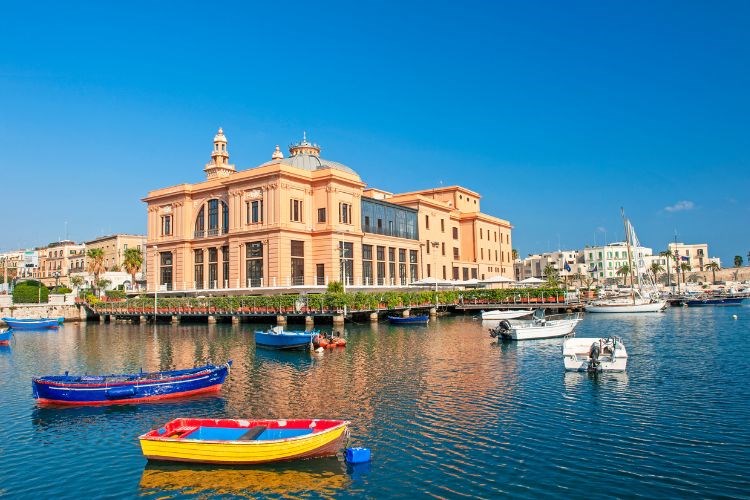 Jižní Itálie – APULIE – pata a podpatek italské boty - Exotická krajina mezi Jaderským a Jónským mořem