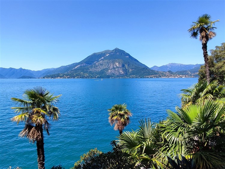 Itálie – kvetoucí zahrady italských alpských jezer