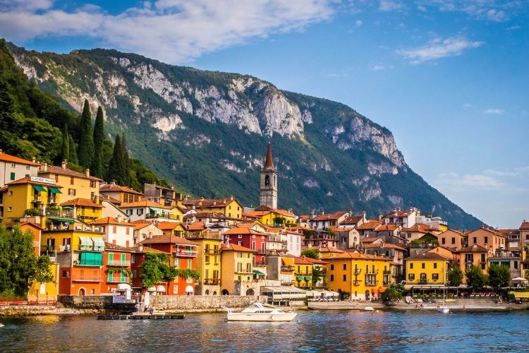 Itálie – kvetoucí zahrady italských alpských jezer