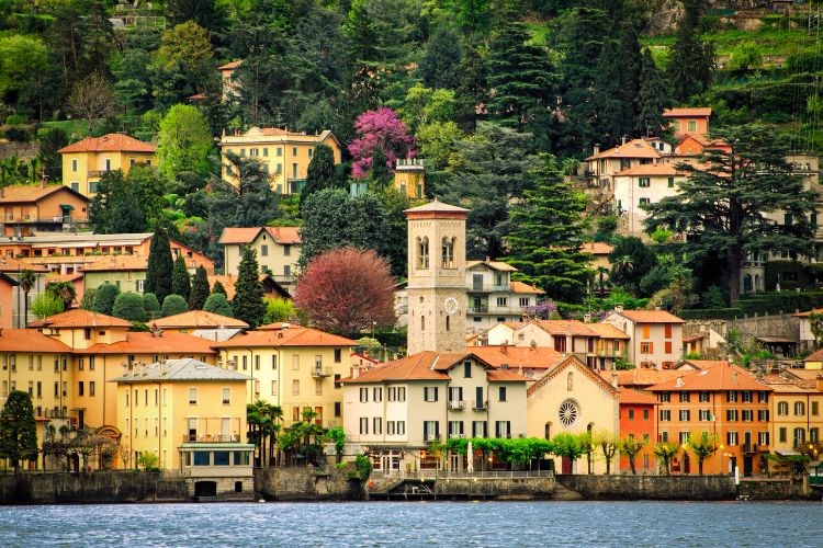 Itálie – kvetoucí zahrady italských alpských jezer