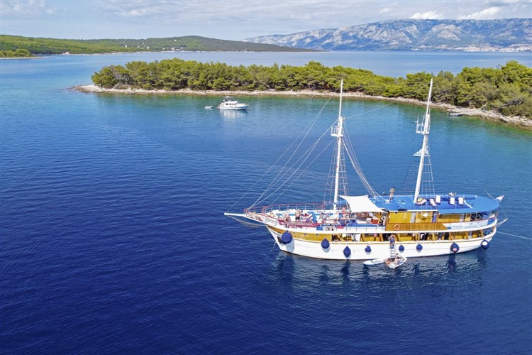 Plavba mezi tisíci ostrovy Trogir