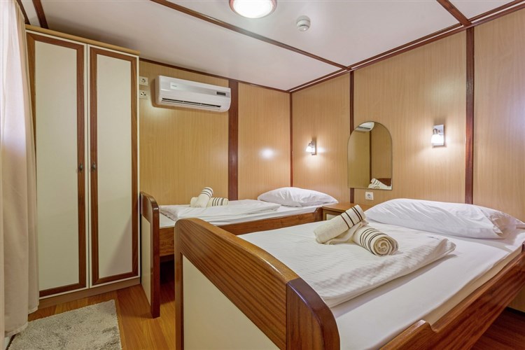 Plavba mezi tisíci ostrovy Trogir