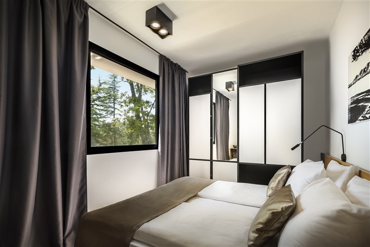 Vily Aminess Younique Gaia Green