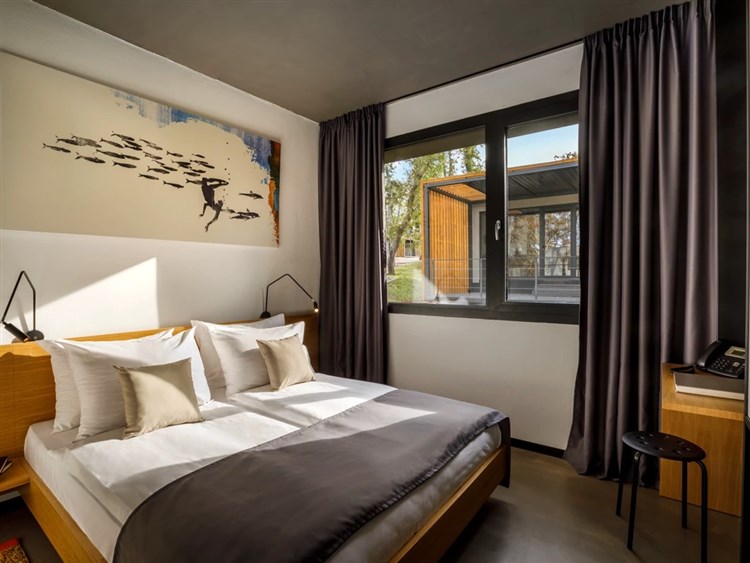 Vily Aminess Younique Gaia Green