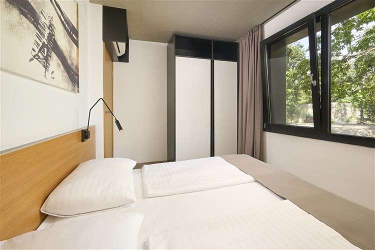 Vily Aminess Younique Gaia Green