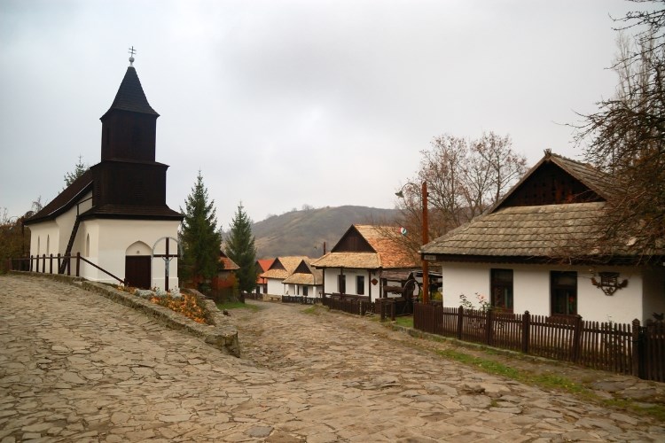 Krásy východního Maďarska – Holókö, Eger, Národní park Bukk,  Miskolc, víno a horké prameny