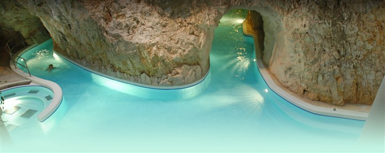 Krásy východního Maďarska – Holókö, Eger, Národní park Bukk,  Miskolc, víno a horké prameny