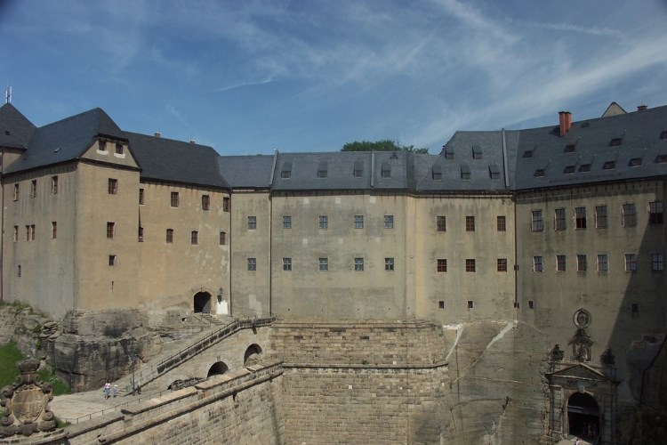 Plavba adventní lodí do Hřenska a vánoční pevnost Königstein – plavba lodí a vstup na pevnost v ceně zájezdu