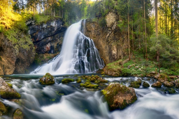 Tennengau – divoká soutěska, vodopád Golling a kouzelný hrad Hohenwerfen