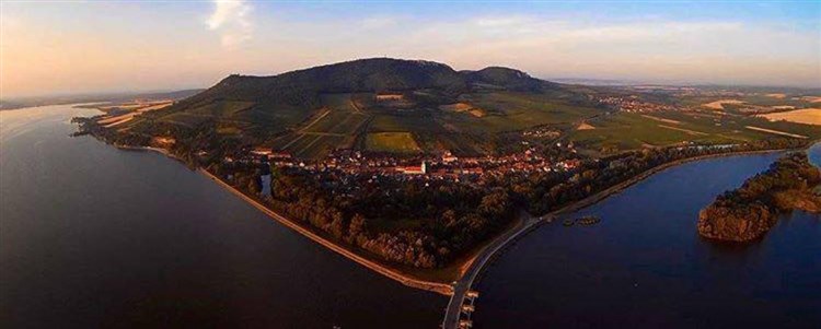 PUTOVÁNÍ ZA VÍNEM A KRÁSAMI MORAVY