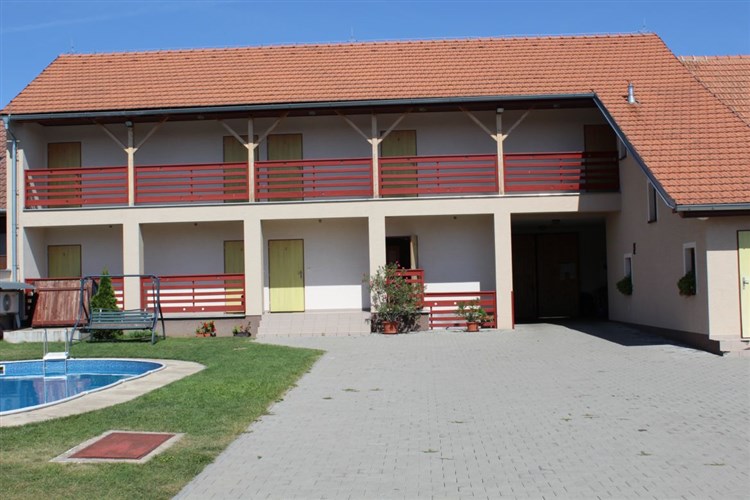 PUTOVÁNÍ ZA VÍNEM A KRÁSAMI MORAVY