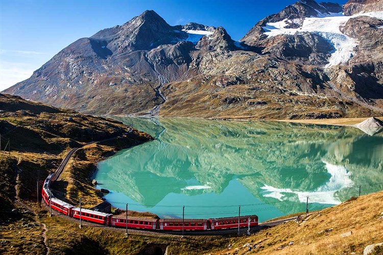 BERNINA EXPRESS a Bodamské jezero - PANORAMATICKÝM VLAKEM OD LEDOVCE K PALMÁM PŘES ALPY - jízda vlakem v ceně zájezdu