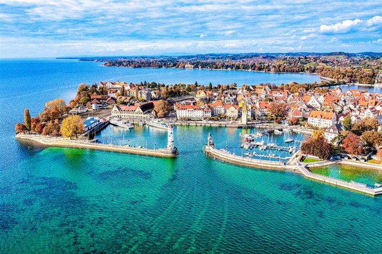 BERNINA EXPRESS a Bodamské jezero - PANORAMATICKÝM VLAKEM OD LEDOVCE K PALMÁM PŘES ALPY - jízda vlakem v ceně zájezdu