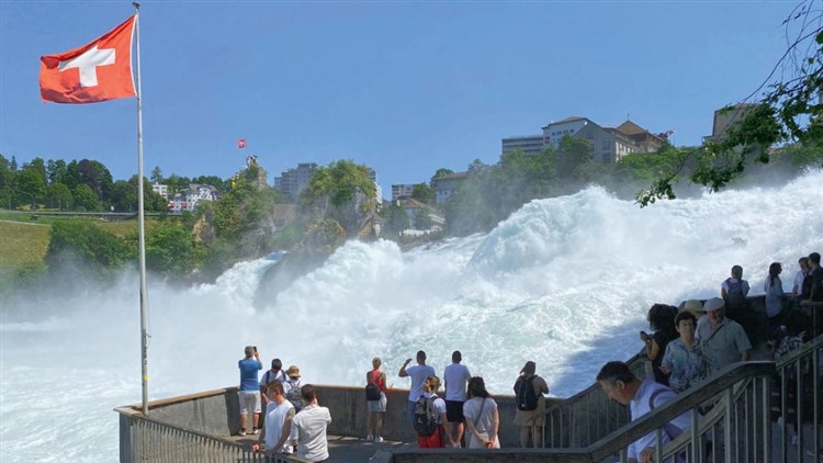 BERNINA EXPRESS a Bodamské jezero - PANORAMATICKÝM VLAKEM OD LEDOVCE K PALMÁM PŘES ALPY - jízda vlakem v ceně zájezdu