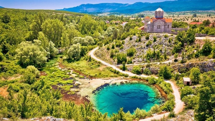 CHORVATSKO - SEVERNÍ DALMÁCIÍ OD PRAMENE CETINY AŽ K POBŘEŽÍ