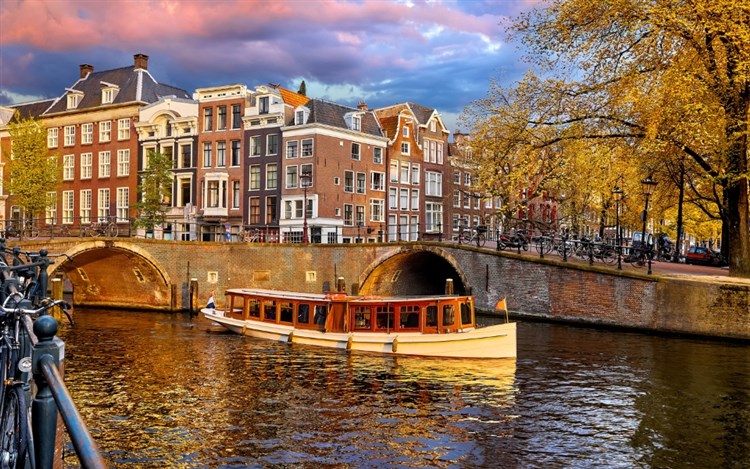 Rozkvetlé Holandsko - květinové korzo, sýry a plavba po kanálech v Amsterdamu