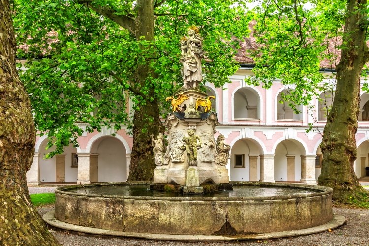 Mayerling, Heiligenkreuz a hrad Lichtenstein – příběhy Habsburků a kouzlo Vídeňského lesa