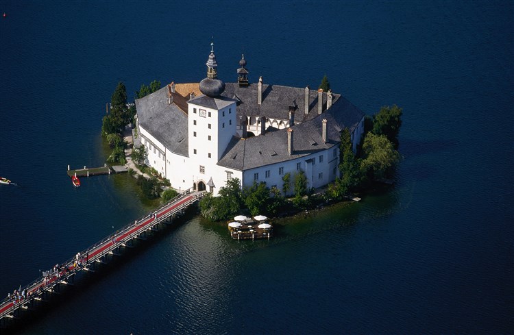 Jezera a města Solné komory