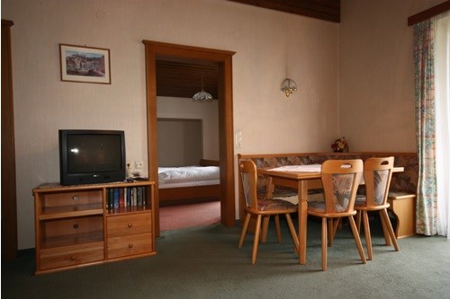 Apartmán | Lyžování autobusem se snídaní Kaprun - Zell am See / Saalbach - Hinterglemm - penzion Christa a jeho depandance