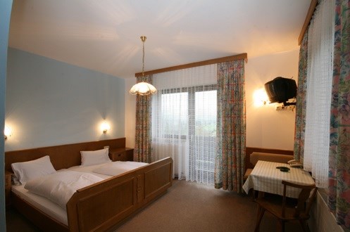 Lyžování autobusem se snídaní Kaprun - Zell am See / Saalbach - Hinterglemm - penzion Christa a jeho depandance