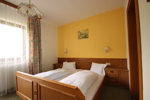 Lyžování autobusem se snídaní Kaprun - Zell am See / Saalbach - Hinterglemm - penzion Christa a jeho depandance