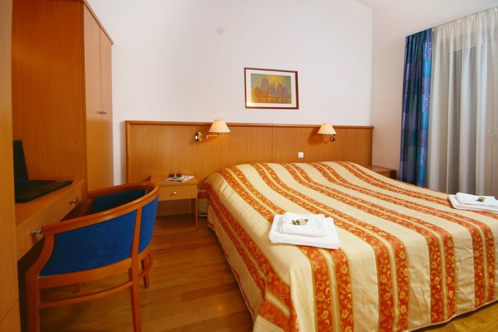 Fontana Resort Apartments**/****